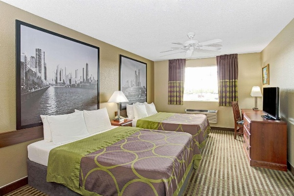 Super 8 by Wyndham Gurnee image 5