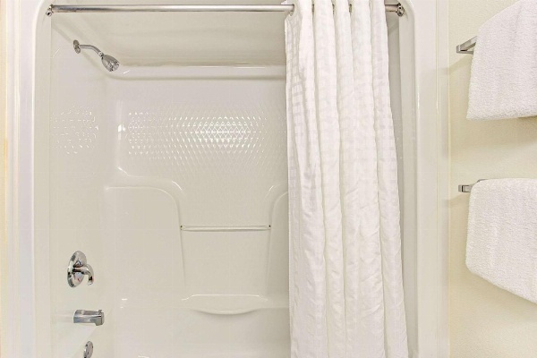 Super 8 by Wyndham Gurnee image 7